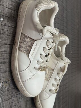 Michael Kors Cream/White Logo Accent Low-Top Sneakers